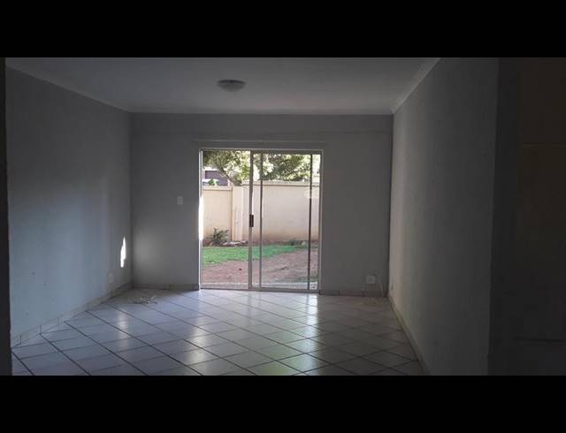 2 BEDROOM TOWNHOUSE FOR SALE IN AMBERFIELD GLEN